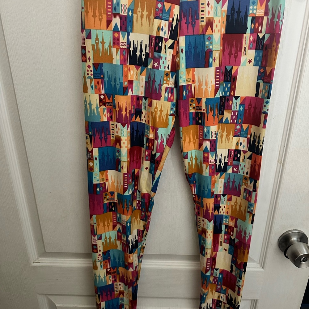 LuLaRoe Disney Castle Print Leggings – OS (One Size) – NWT Without Tag
